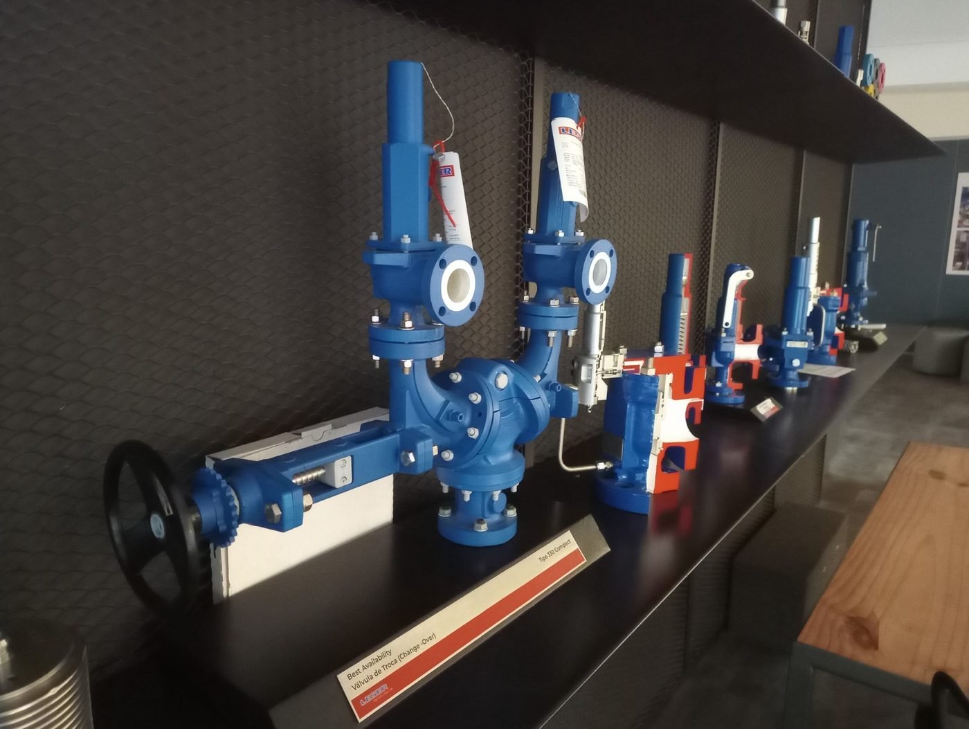Válvulas industriais impressas em 3D pela Base3D para treinamento técnico